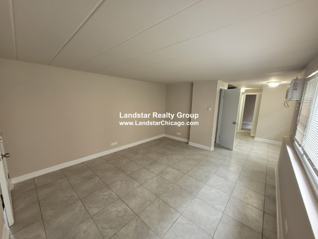Building Photo - 9610 Ivanhoe Ave