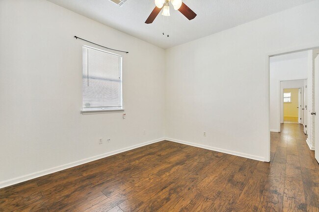 Building Photo - New Price! Reduced Deposit! Westbank 2 Bed...