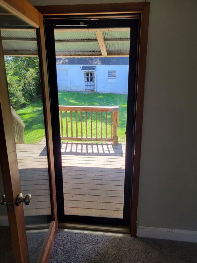 Foto del edificio - 334 Inverness Ave