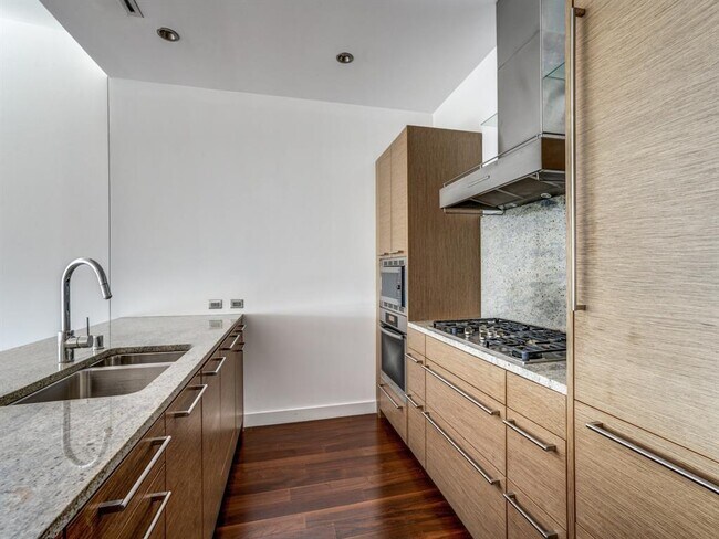 Foto del edificio - 2900 McKinnon St