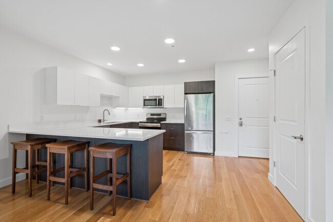Building Photo - 2 Bedroom Condo at Treetops