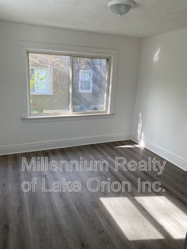 Building Photo - 638 Joslyn Ave