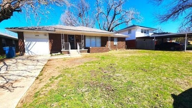 Building Photo - 209 W Coe Dr