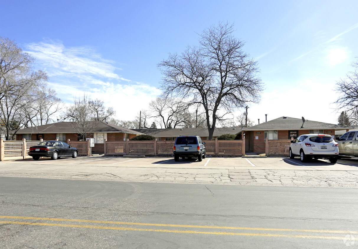 Primary Photo - Wood Avenue Apartments