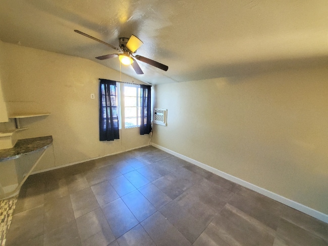 Building Photo - 309 W Jacinto St