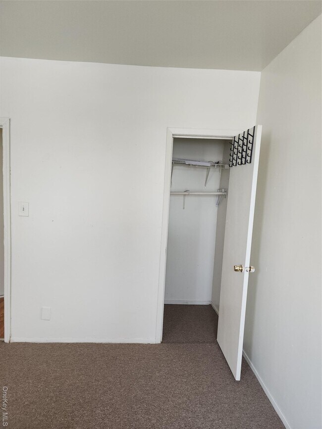 Foto del edificio - 205-11 Hollis Ave