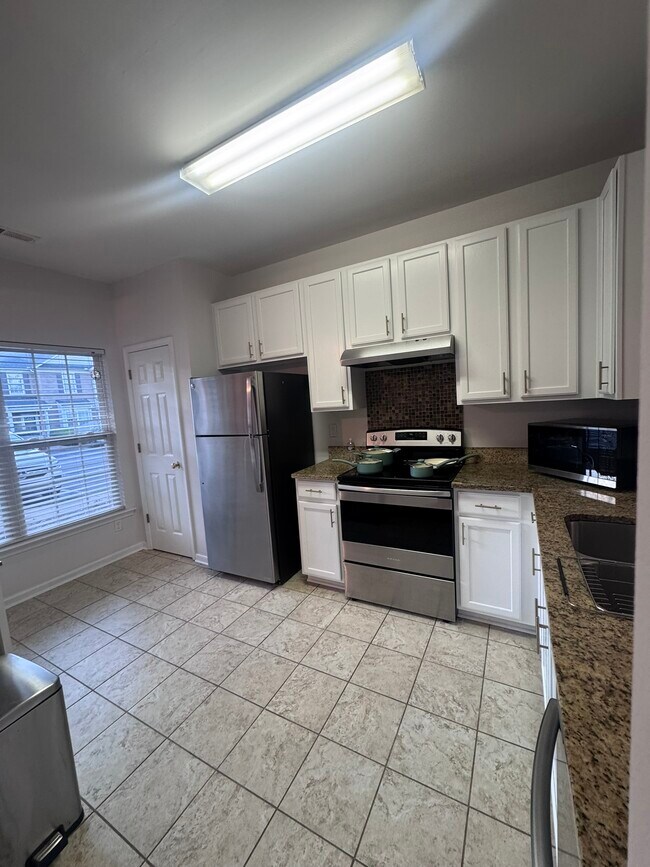 Cocina 2 - 612 Graythorn Ln