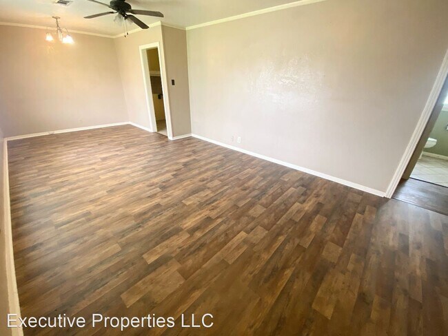 Building Photo - 3 br, 1 bath House - 1521 East School Street