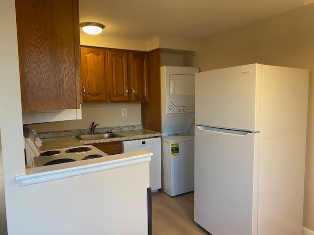 Building Photo - 250 Tanglewood Ln