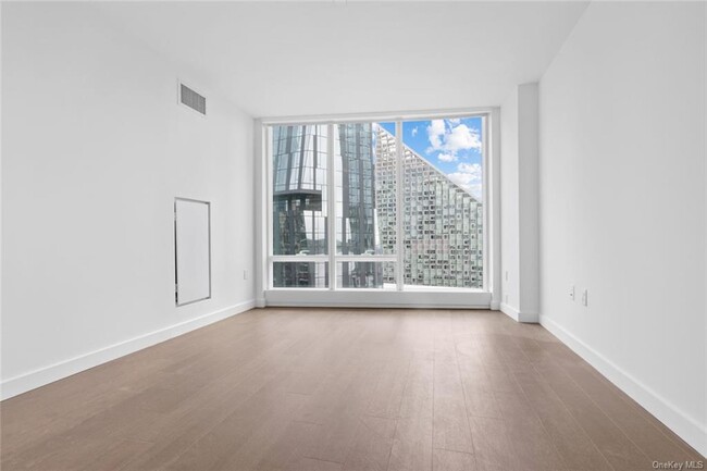 Building Photo - 30 Riverside Blvd
