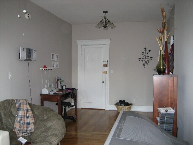 Entry/Living room - 1872 Commonwealth Ave