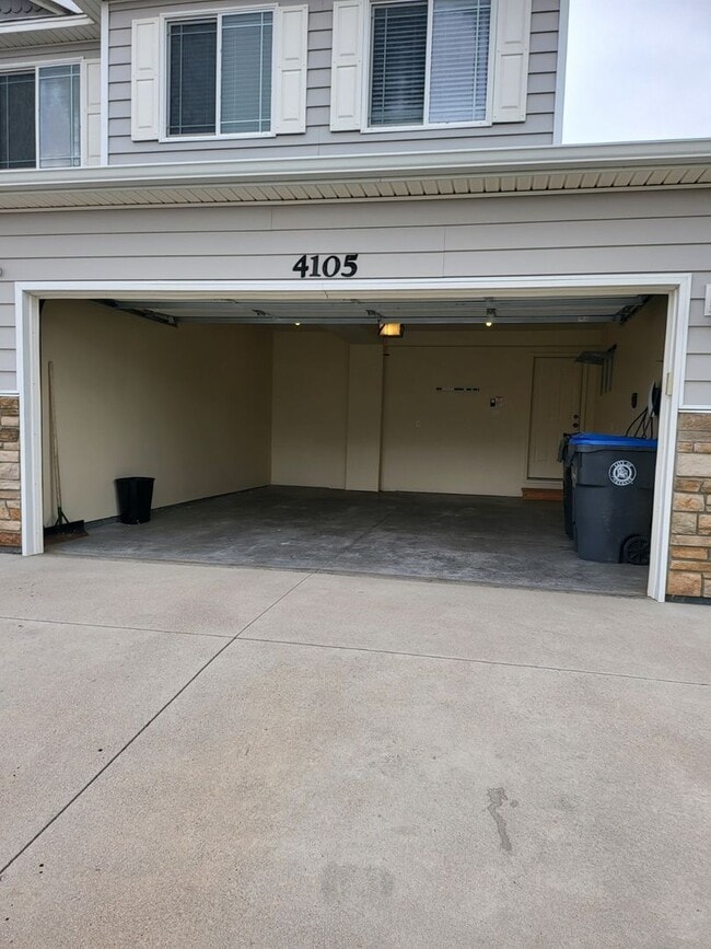 Building Photo - 3 Bedroom 2.5 Bath Townhome in Saddle Ridge!!!