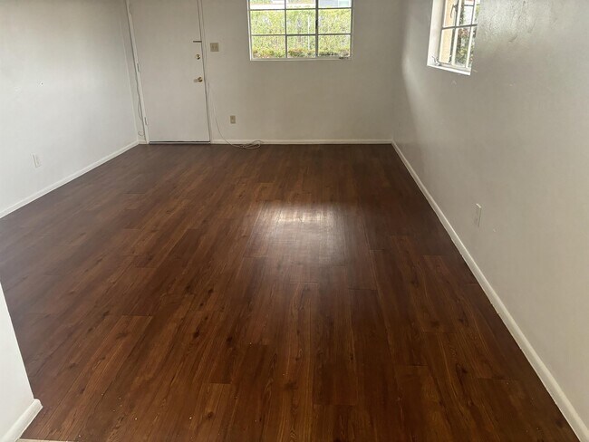 Building Photo - 2618 E Turney Ave