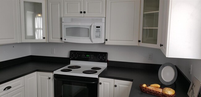 Building Photo - 404 Columbus Dr