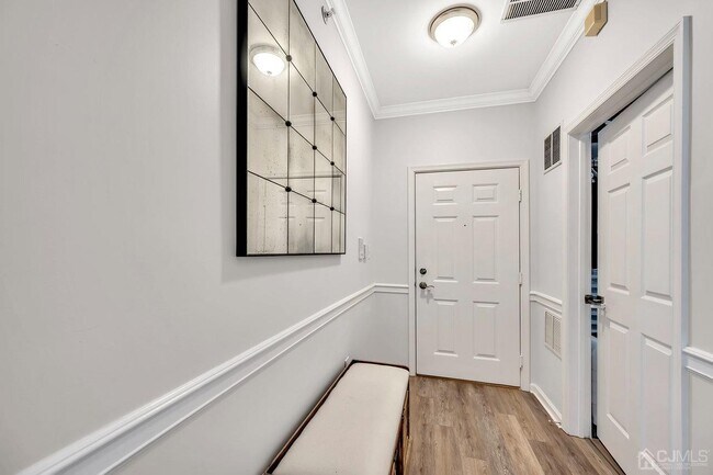 Building Photo - 678 St Andrews Pl