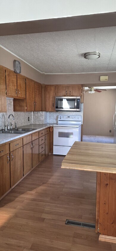 Foto del edificio - 4384 Rd 66