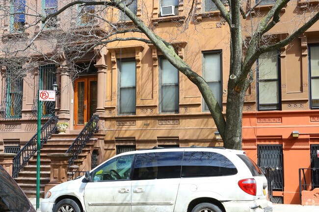Foto del edificio - 7 W 123rd St