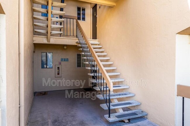 Building Photo - 3204 Golden Oaks Ln