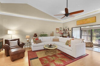 Building Photo - 6040 SE Martinique Dr