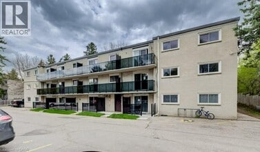 Building Photo - 930 Eagle St N