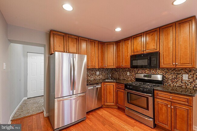 Building Photo - 2721 E Birch St