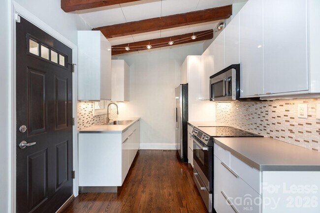 Foto del edificio - 1901 Windham Pl