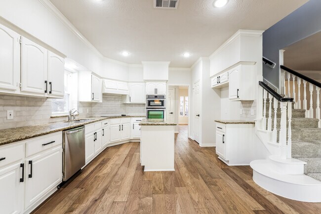 Building Photo - 3207 Greenwood Glen Dr