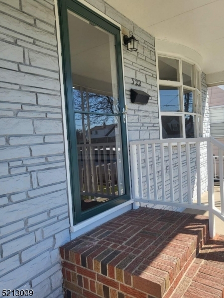 Building Photo - 322 Kings Ct