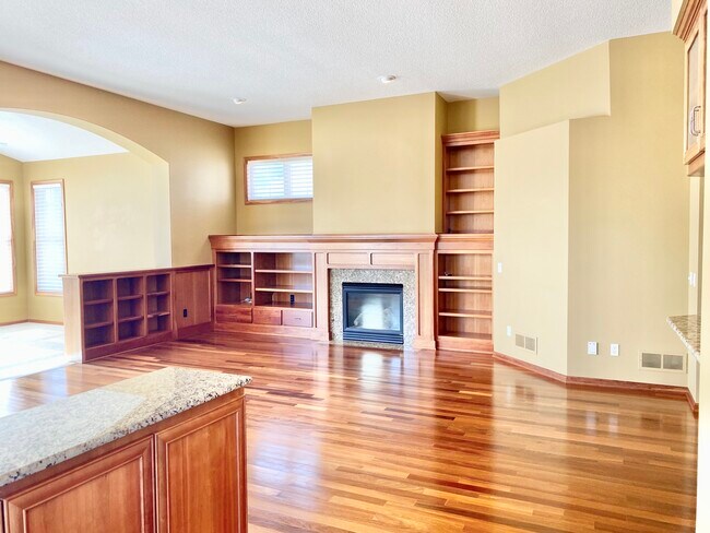 Foto del edificio - 3844 Linden Dr E