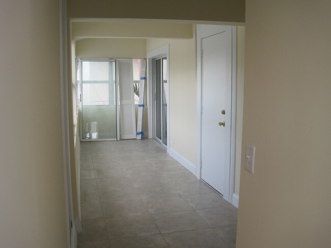 Building Photo - 803 E Palmetto Park Rd