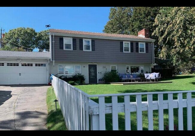 Building Photo - 65 King Philip Ave