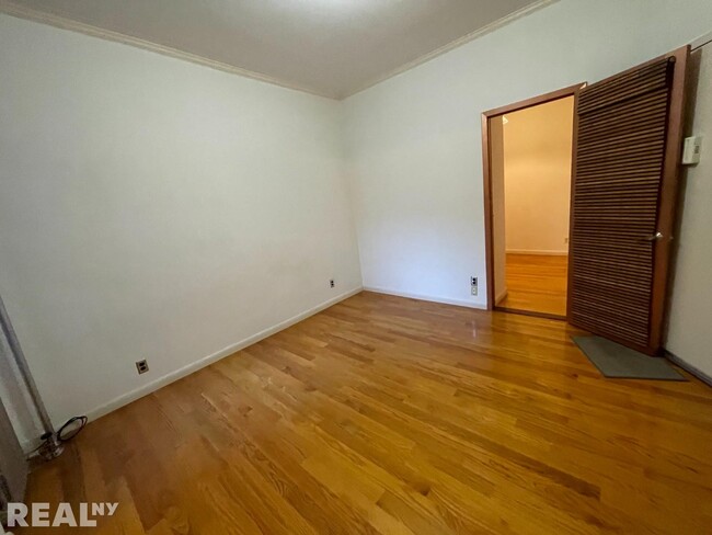 Building Photo - East 81st Street