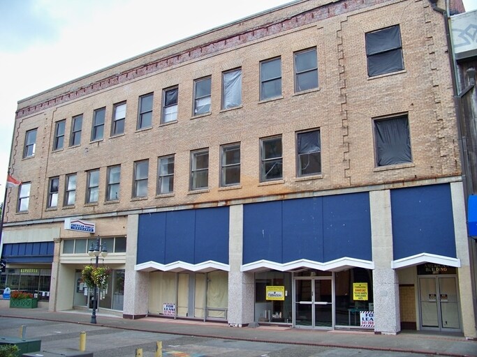 The American Building Apartments in Coos Bay, OR