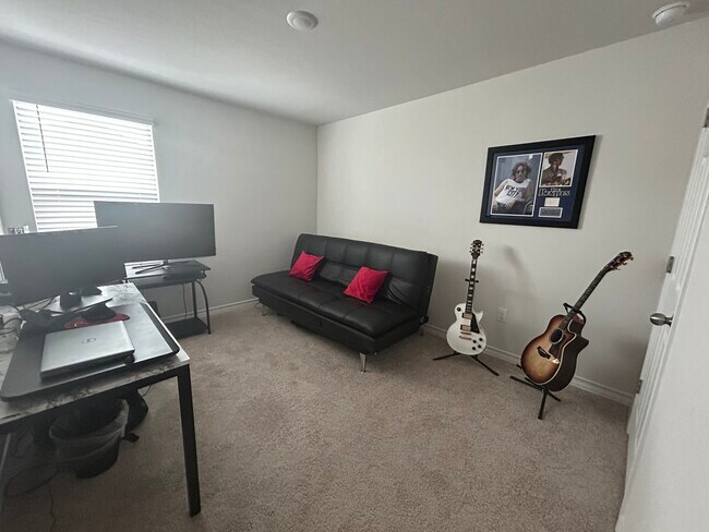 Foto del edificio - 822 Pepperbark Loop