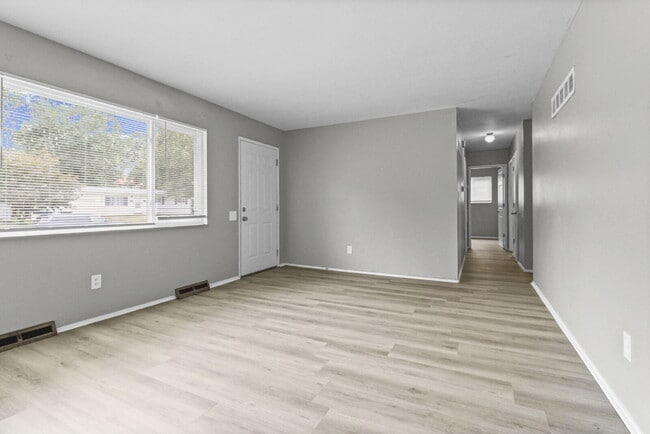 Building Photo - 2615 Flamingo Dr