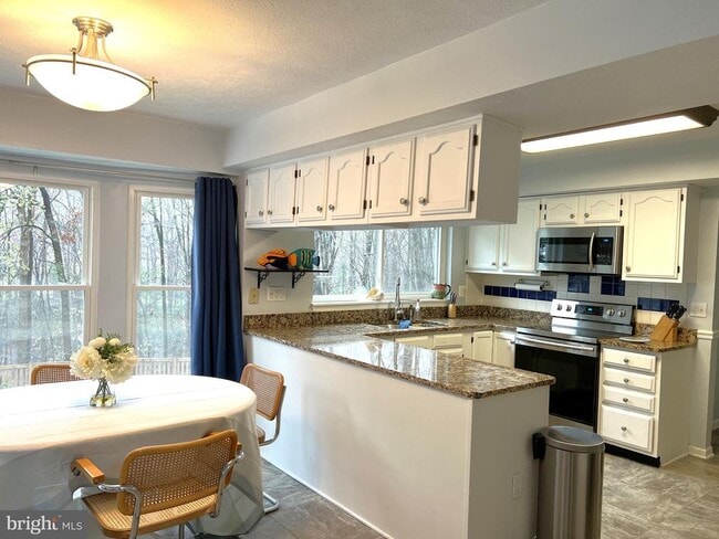 Building Photo - 12015 Thackeray Ct