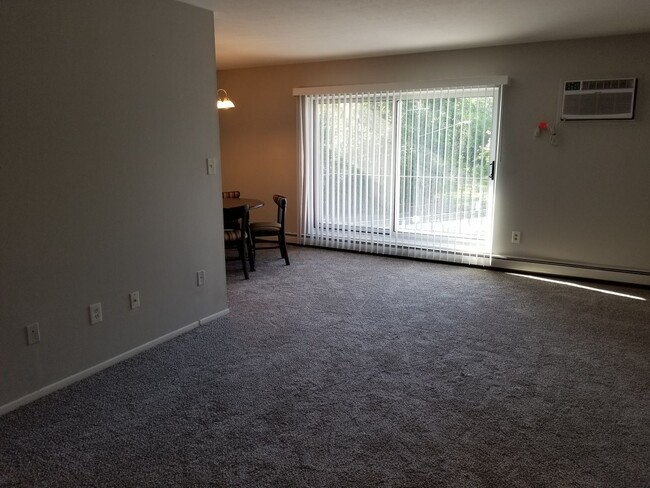 Building Photo - Chagrin Falls condo for rent