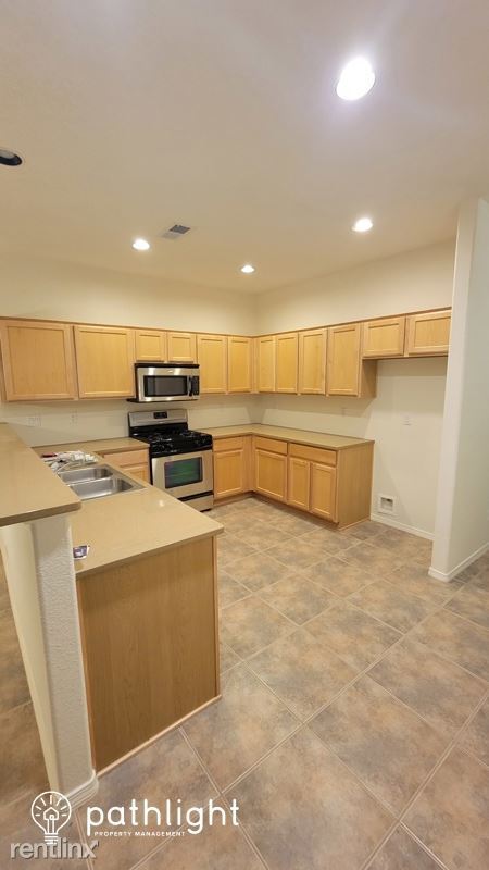 Building Photo - 3 br, 2 bath House - 3101 Cochiti Street N...