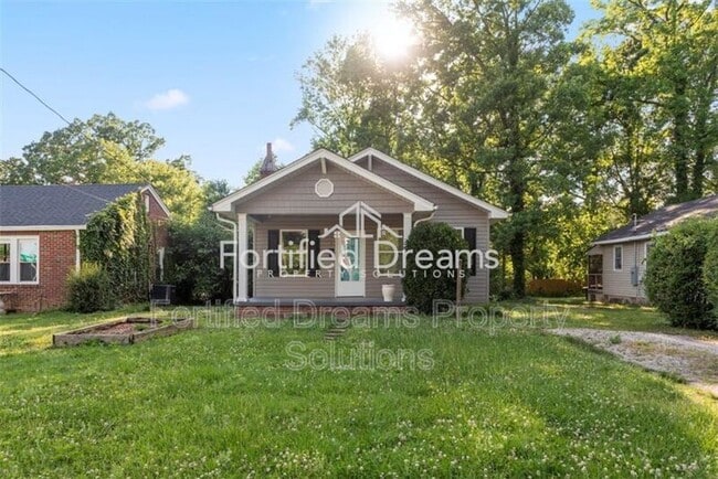 Building Photo - 712 Englewood St