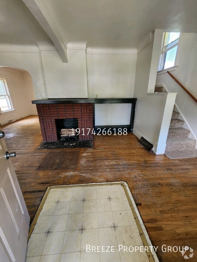 Building Photo - 713 Orchard St