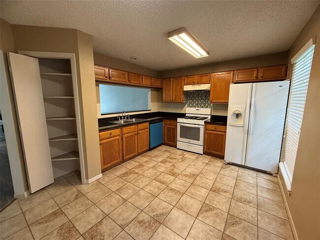 Building Photo - 4411 Treasure Trail