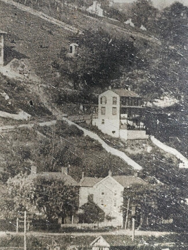 Building Photo - High Street