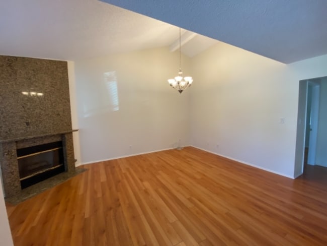 Building Photo - 606 S Everett St