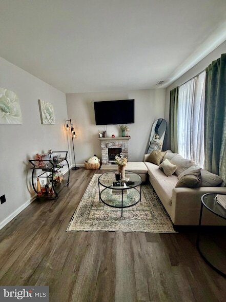 Foto del edificio - 415 Strathaven Ct