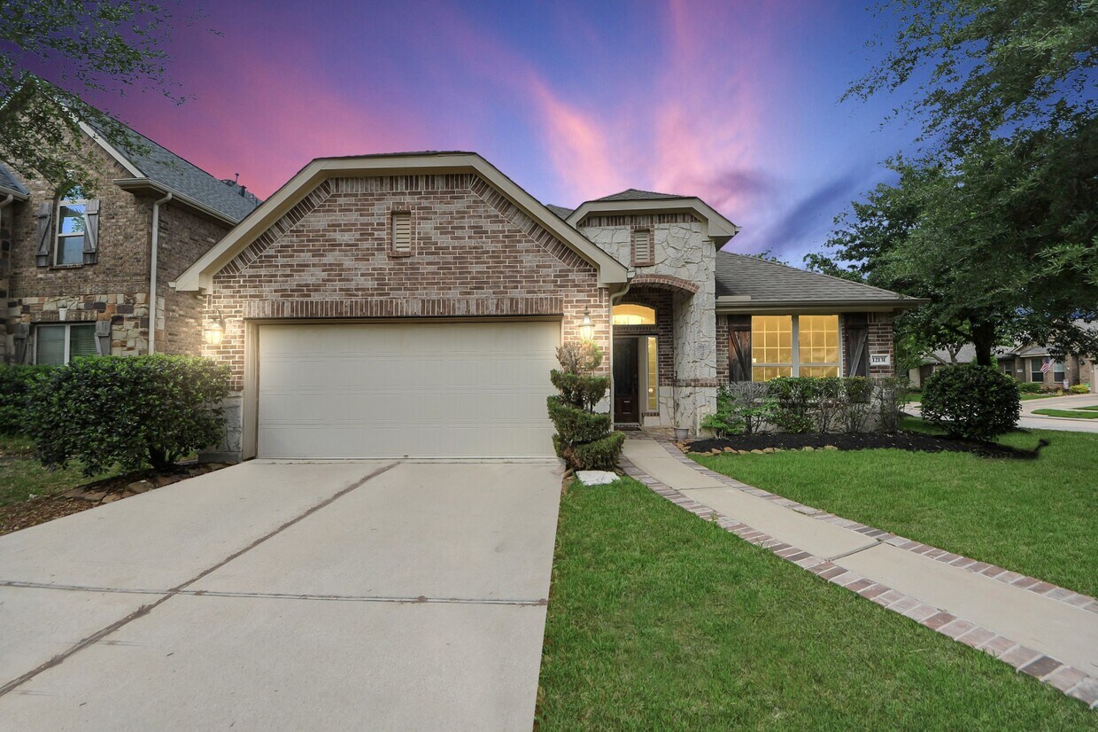 Primary Photo - 12131 Cove Ridge Ln
