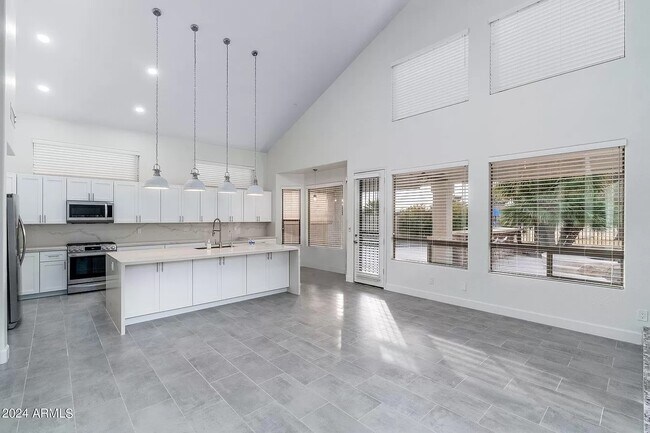 Foto del edificio - 6739 E Gelding Dr