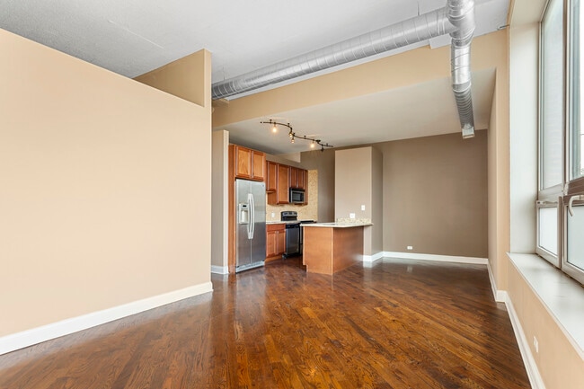 Building Photo - 4131 W Belmont Ave