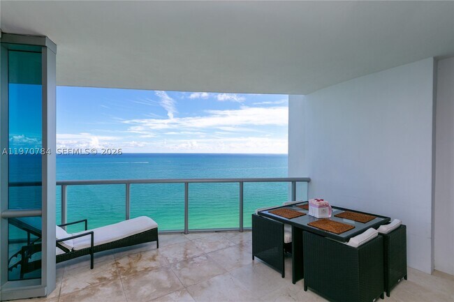 Foto del edificio - 17121 Collins Ave
