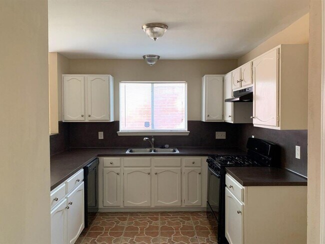 Foto del edificio - 5922 Cinnamon Creek Cir