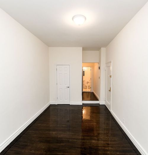 Foto del edificio - 419 E 82nd St